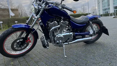 Suzuki Intruder in Blau