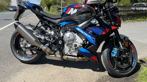 BMW M 1000 R in M-Farben